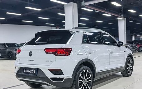 Volkswagen T-Roc I, 2022 год, 1 800 000 рублей, 3 фотография