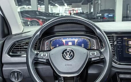 Volkswagen T-Roc I, 2022 год, 1 800 000 рублей, 17 фотография