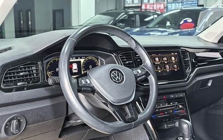 Volkswagen T-Roc I, 2022 год, 1 800 000 рублей, 6 фотография