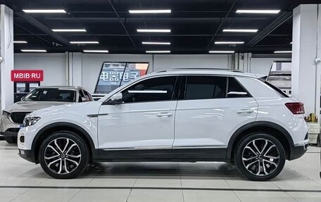 Volkswagen T-Roc I, 2022 год, 1 800 000 рублей, 9 фотография