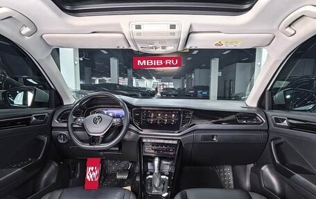 Volkswagen T-Roc I, 2022 год, 1 800 000 рублей, 4 фотография