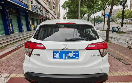Honda Vezel, 2022 год, 1 070 000 рублей, 5 фотография