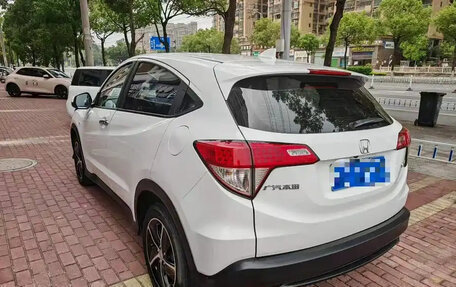 Honda Vezel, 2022 год, 1 070 000 рублей, 6 фотография