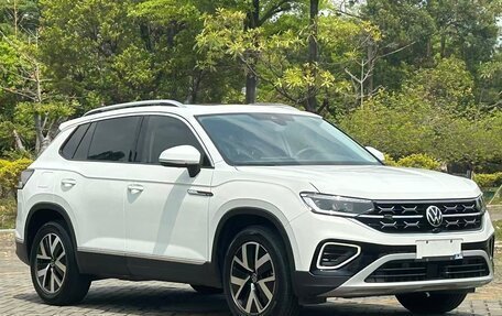 Volkswagen T-Roc I, 2022 год, 1 250 000 рублей, 2 фотография