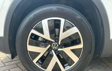 Volkswagen T-Roc I, 2022 год, 1 250 000 рублей, 24 фотография