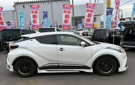 Toyota C-HR I рестайлинг, 2017 год, 1 550 000 рублей, 7 фотография