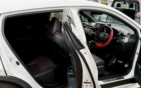 Toyota C-HR I рестайлинг, 2017 год, 1 550 000 рублей, 15 фотография