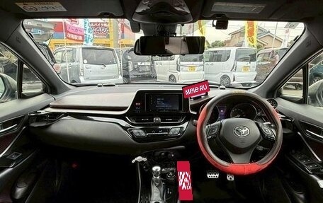 Toyota C-HR I рестайлинг, 2017 год, 1 550 000 рублей, 9 фотография