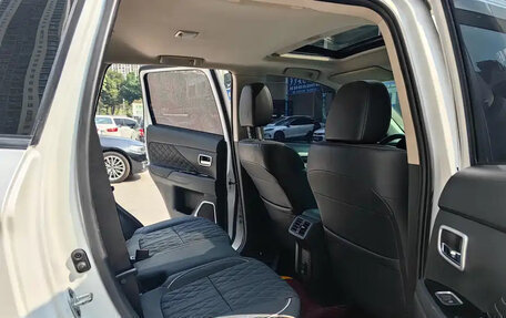 Mitsubishi Outlander III рестайлинг 3, 2021 год, 1 740 000 рублей, 10 фотография