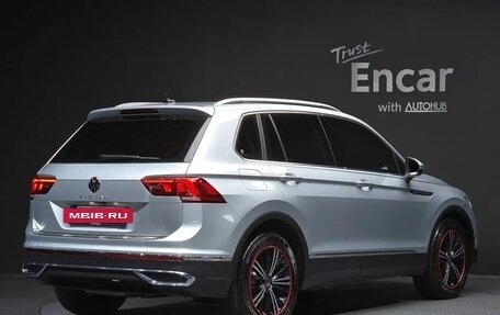 Volkswagen Tiguan II, 2022 год, 2 700 005 рублей, 2 фотография
