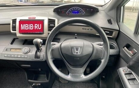 Honda Freed I, 2012 год, 800 000 рублей, 12 фотография