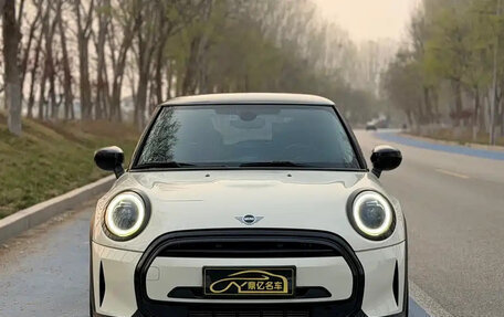MINI Hatch, 2022 год, 1 719 000 рублей, 2 фотография