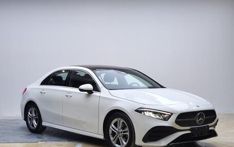Mercedes-Benz A-Класс, 2022 год, 1 954 000 рублей, 3 фотография