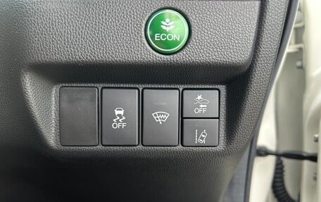 Honda Fit III, 2017 год, 860 000 рублей, 9 фотография