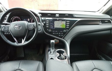 Toyota Camry, 2020 год, 2 850 000 рублей, 8 фотография