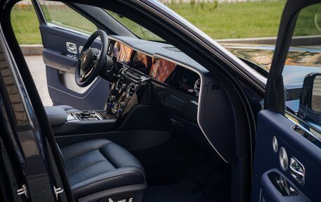 Rolls-Royce Cullinan, 2026 год, 72 900 000 рублей, 27 фотография