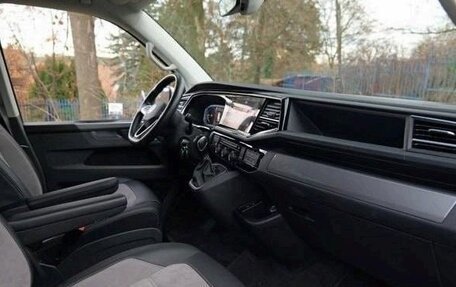 Volkswagen Multivan T6 рестайлинг, 2022 год, 5 100 000 рублей, 10 фотография