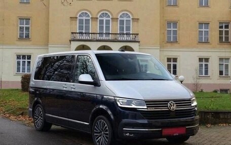 Volkswagen Multivan T6 рестайлинг, 2022 год, 5 100 000 рублей, 3 фотография