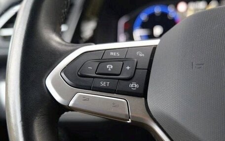 Volkswagen Multivan T6 рестайлинг, 2022 год, 5 100 000 рублей, 15 фотография