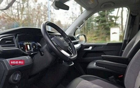 Volkswagen Multivan T6 рестайлинг, 2022 год, 5 100 000 рублей, 9 фотография