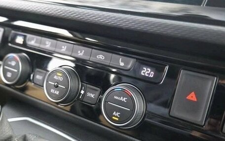 Volkswagen Multivan T6 рестайлинг, 2022 год, 5 100 000 рублей, 27 фотография