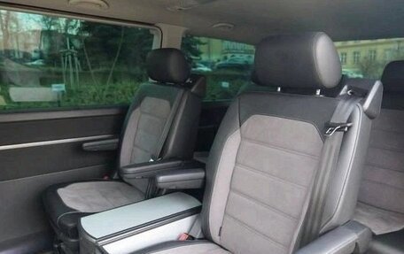 Volkswagen Multivan T6 рестайлинг, 2022 год, 5 100 000 рублей, 38 фотография