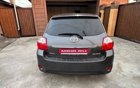 Toyota Auris II, 2011 год, 915 000 рублей, 2 фотография