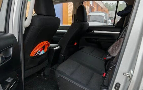 Toyota Hilux VIII, 2016 год, 9 500 000 рублей, 6 фотография