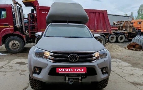 Toyota Hilux VIII, 2016 год, 9 500 000 рублей, 2 фотография