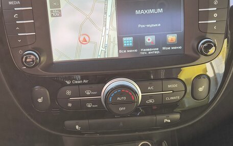 KIA Soul II рестайлинг, 2015 год, 1 400 000 рублей, 18 фотография
