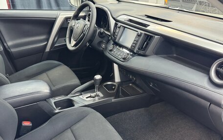 Toyota RAV4, 2017 год, 2 030 000 рублей, 10 фотография