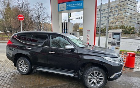 Mitsubishi Pajero Sport III рестайлинг, 2018 год, 3 890 000 рублей, 2 фотография