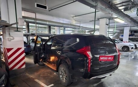 Mitsubishi Pajero Sport III рестайлинг, 2018 год, 3 890 000 рублей, 8 фотография