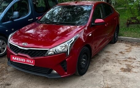 KIA Rio IV, 2021 год, 1 000 000 рублей, 2 фотография