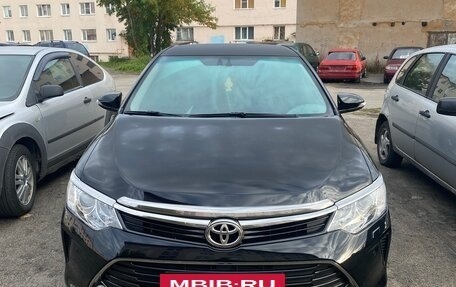 Toyota Camry, 2017 год, 2 230 000 рублей, 3 фотография