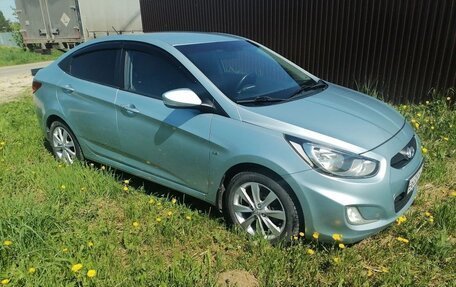 Hyundai Solaris II рестайлинг, 2011 год, 680 000 рублей, 2 фотография