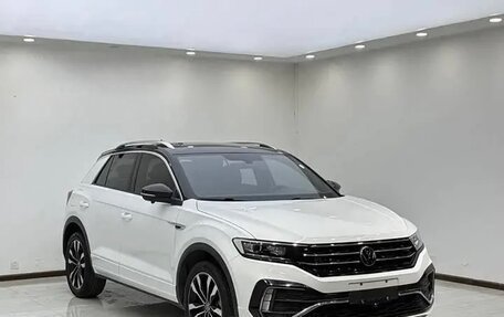 Volkswagen T-Roc I, 2023 год, 1 928 000 рублей, 3 фотография