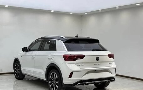 Volkswagen T-Roc I, 2023 год, 1 928 000 рублей, 6 фотография