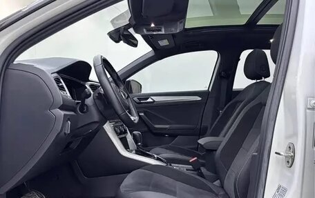 Volkswagen T-Roc I, 2023 год, 1 928 000 рублей, 7 фотография
