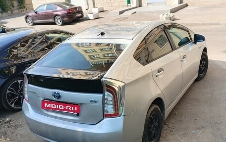 Toyota Prius, 2015 год, 950 000 рублей, 3 фотография