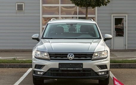 Volkswagen Tiguan II, 2020 год, 2 355 000 рублей, 2 фотография