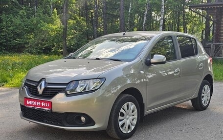 Renault Sandero II рестайлинг, 2015 год, 750 000 рублей, 1 фотография