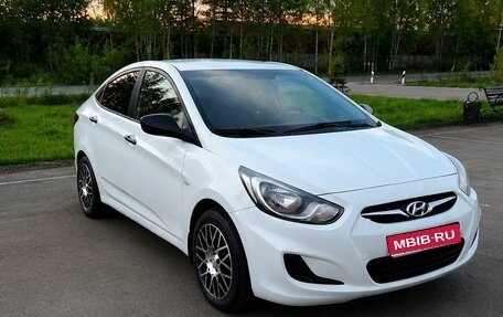 Hyundai Solaris II рестайлинг, 2012 год, 680 000 рублей, 1 фотография