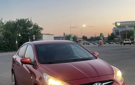 Hyundai Solaris II рестайлинг, 2011 год, 700 000 рублей, 2 фотография