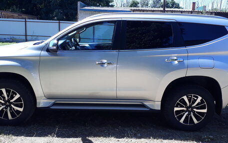 Mitsubishi Pajero Sport III рестайлинг, 2017 год, 2 400 000 рублей, 3 фотография
