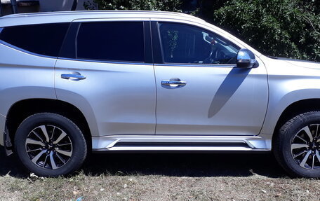 Mitsubishi Pajero Sport III рестайлинг, 2017 год, 2 400 000 рублей, 4 фотография