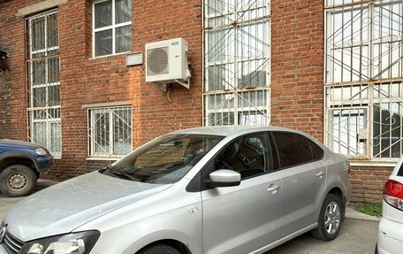 Volkswagen Polo VI (EU Market), 2011 год, 800 000 рублей, 4 фотография