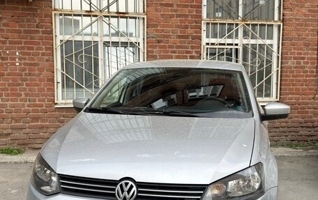 Volkswagen Polo VI (EU Market), 2011 год, 800 000 рублей, 2 фотография
