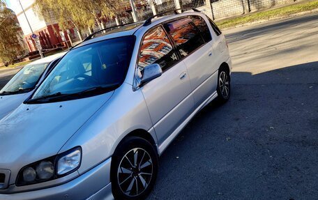 Toyota Ipsum II, 1997 год, 640 000 рублей, 2 фотография