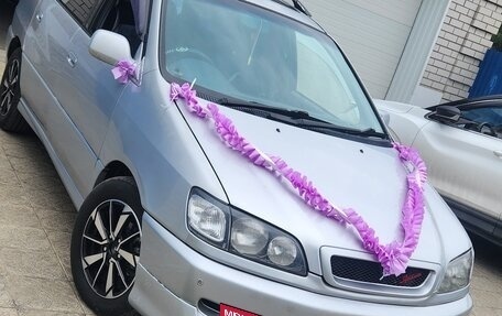 Toyota Ipsum II, 1997 год, 640 000 рублей, 3 фотография